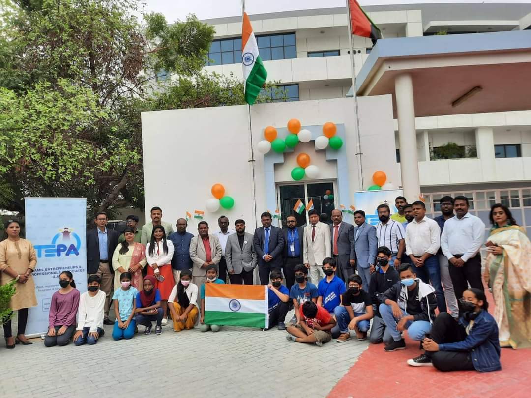 FIRST TIME IN THE WORLD, 100 TAMIL WOMEN JOINED TOGETHER  TO FORMAT  THE INDIAN NATIONAL FLAG AND YACHT PARADE