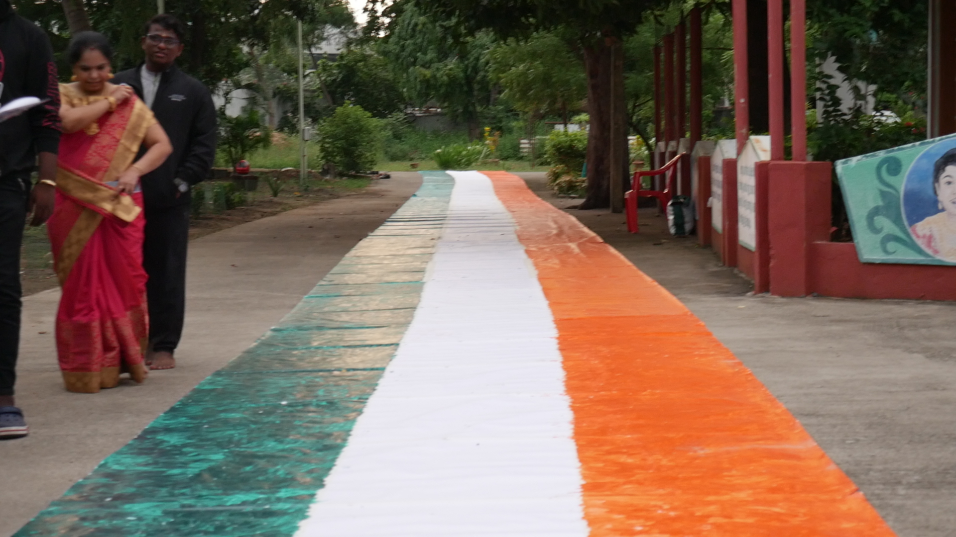 THE FIRST PERSON IN THE WORLD, TO DRAW THE LONGEST INDIAN NATIONAL FLAG  NON-STOP FOR 49 HOURS USING HIS TONGUE ONLY
