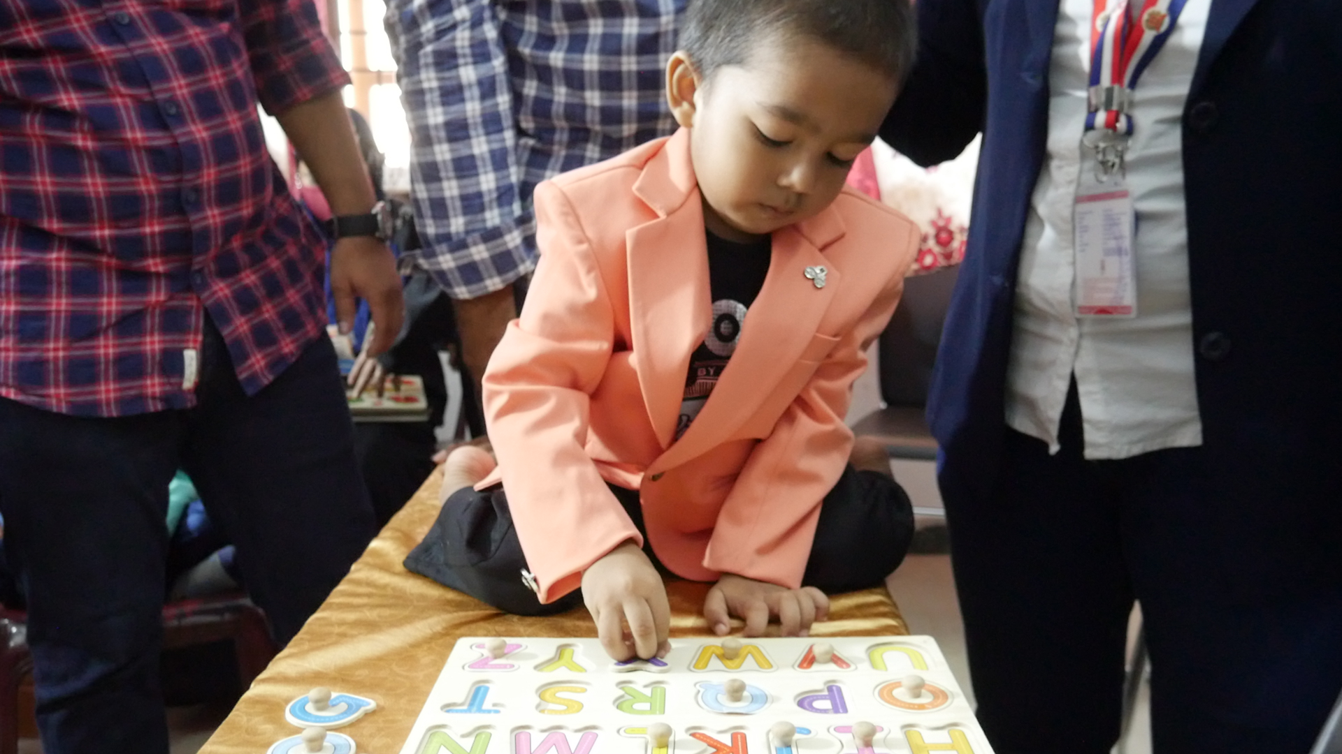 World's youngest kid to solved the jigsaw puzzles