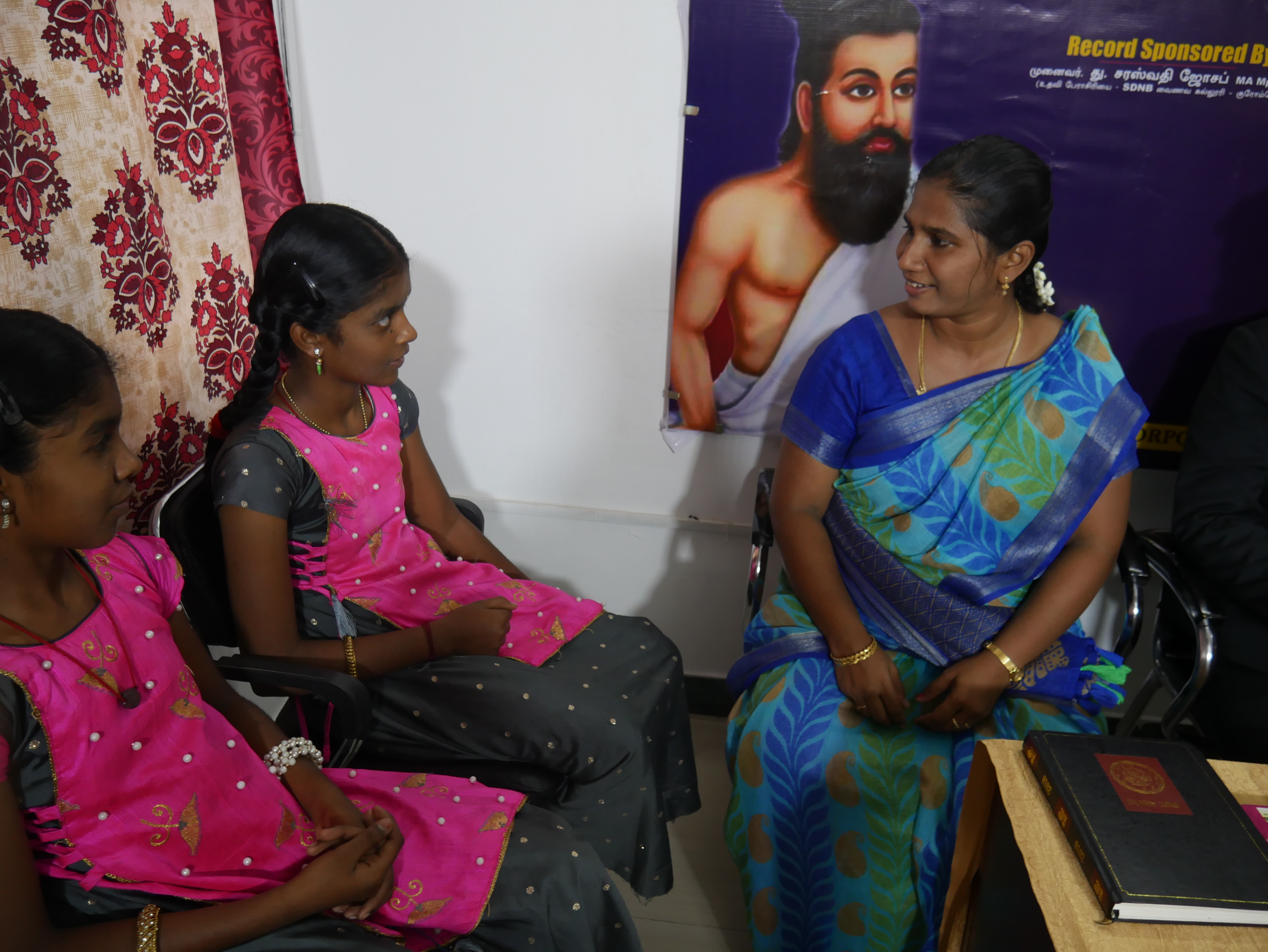 FIRST TWIN KIDS IN THE WORLD RECITING 1330 THIRUKKURAL IN 35 MINUTES