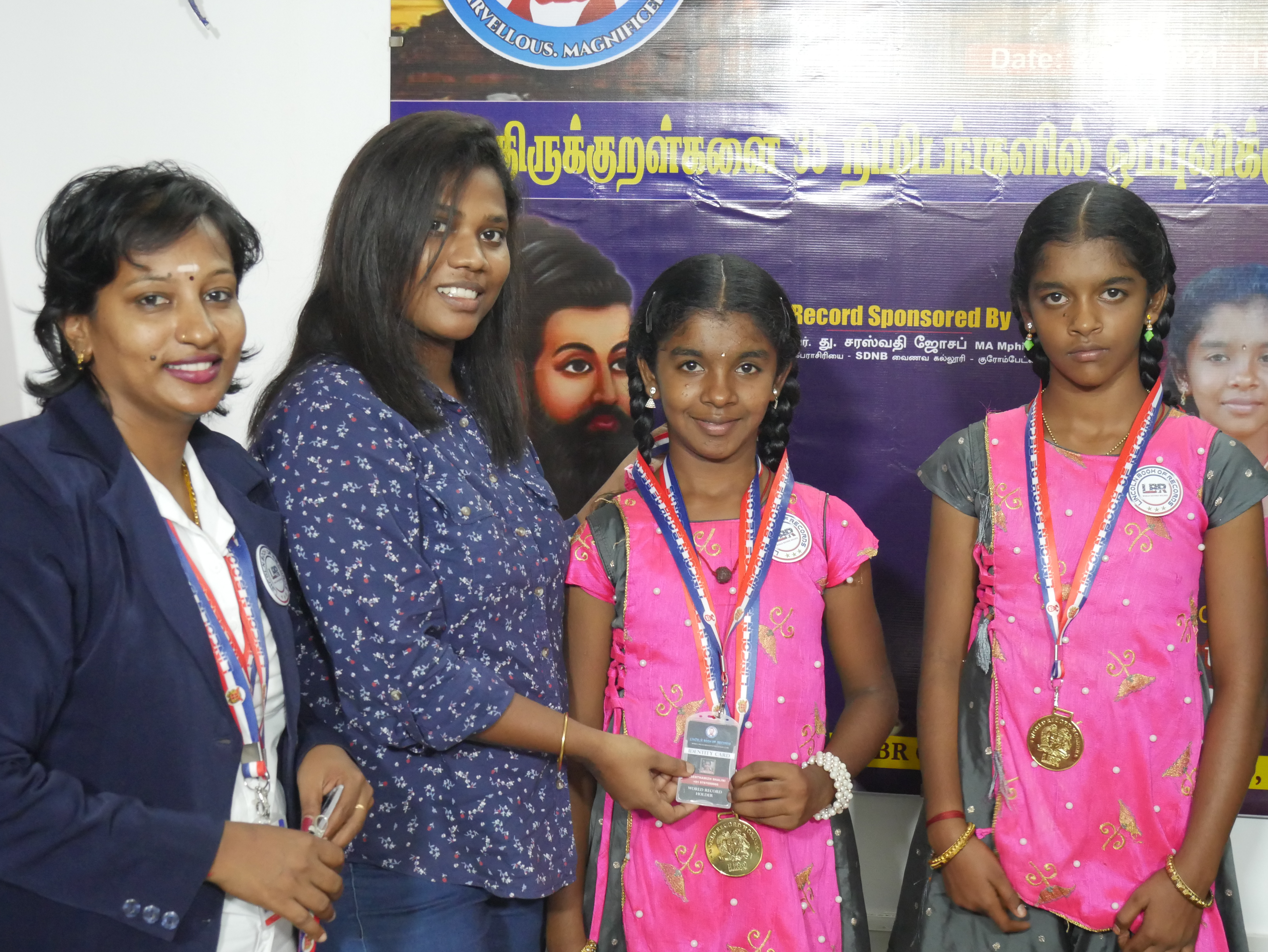 FIRST TWIN KIDS IN THE WORLD RECITING 1330 THIRUKKURAL IN 35 MINUTES