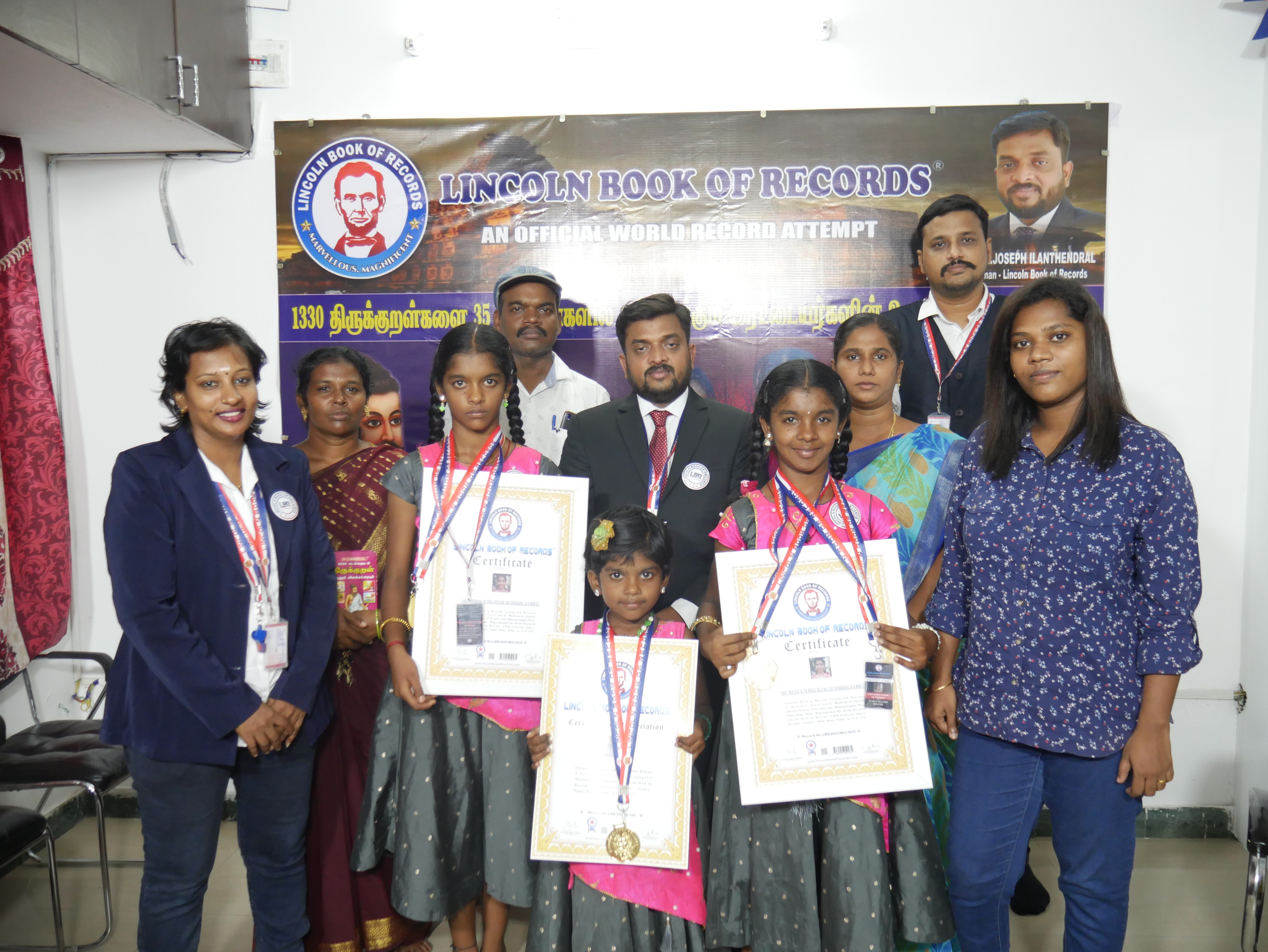 FIRST TWIN KIDS IN THE WORLD RECITING 1330 THIRUKKURAL IN 35 MINUTES