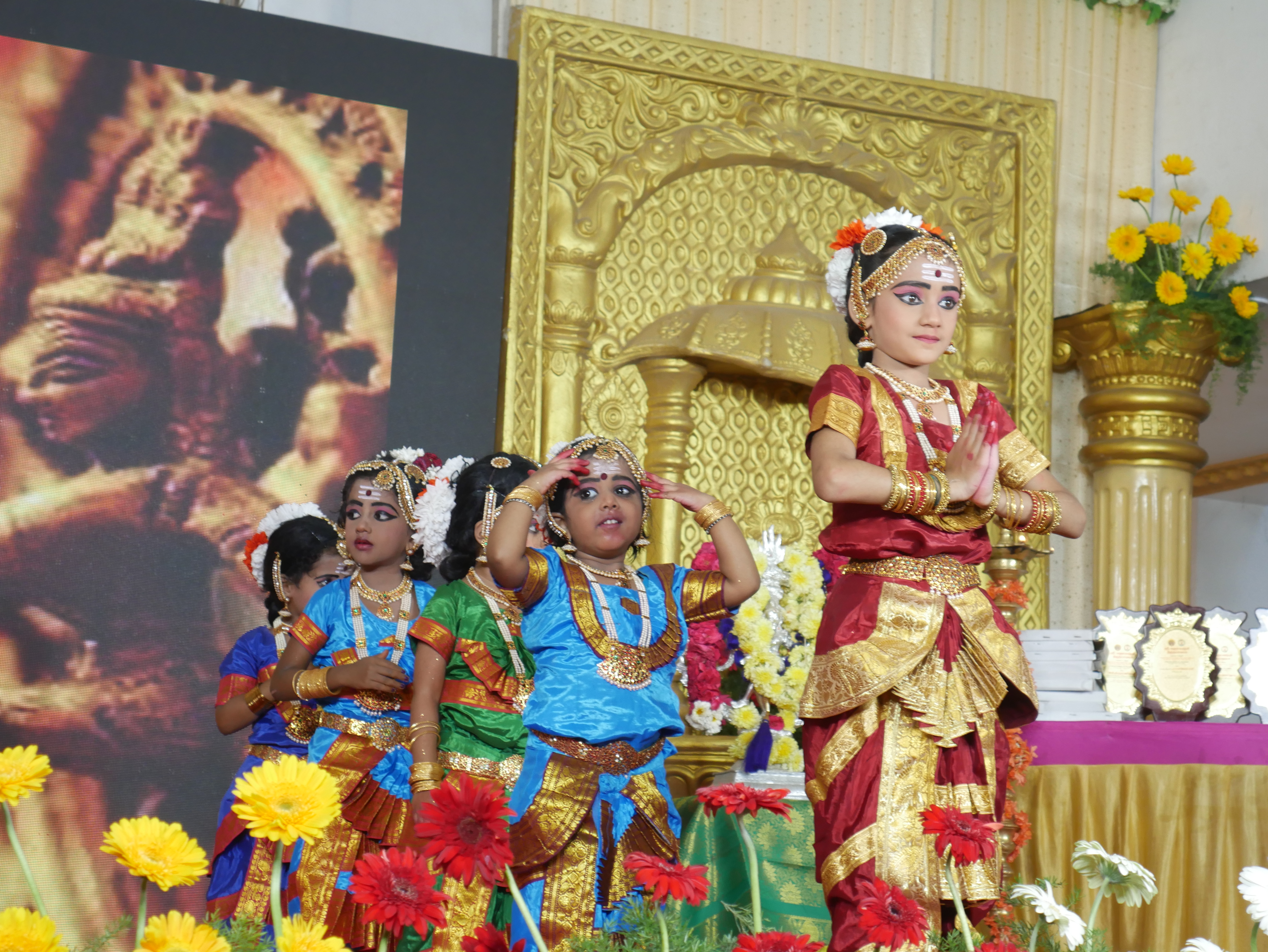 Bharatanatyam performance for 3 consecutive hours about  63 Nayanars through music and dance