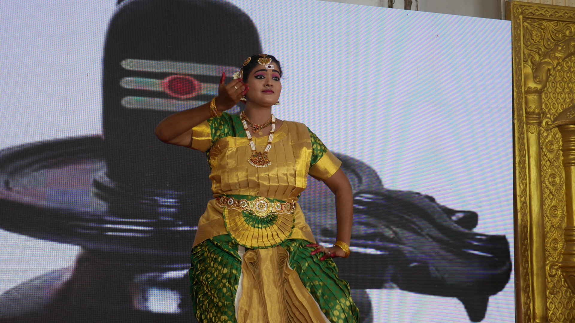 Bharatanatyam performance for 3 consecutive hours about  63 Nayanars through music and dance