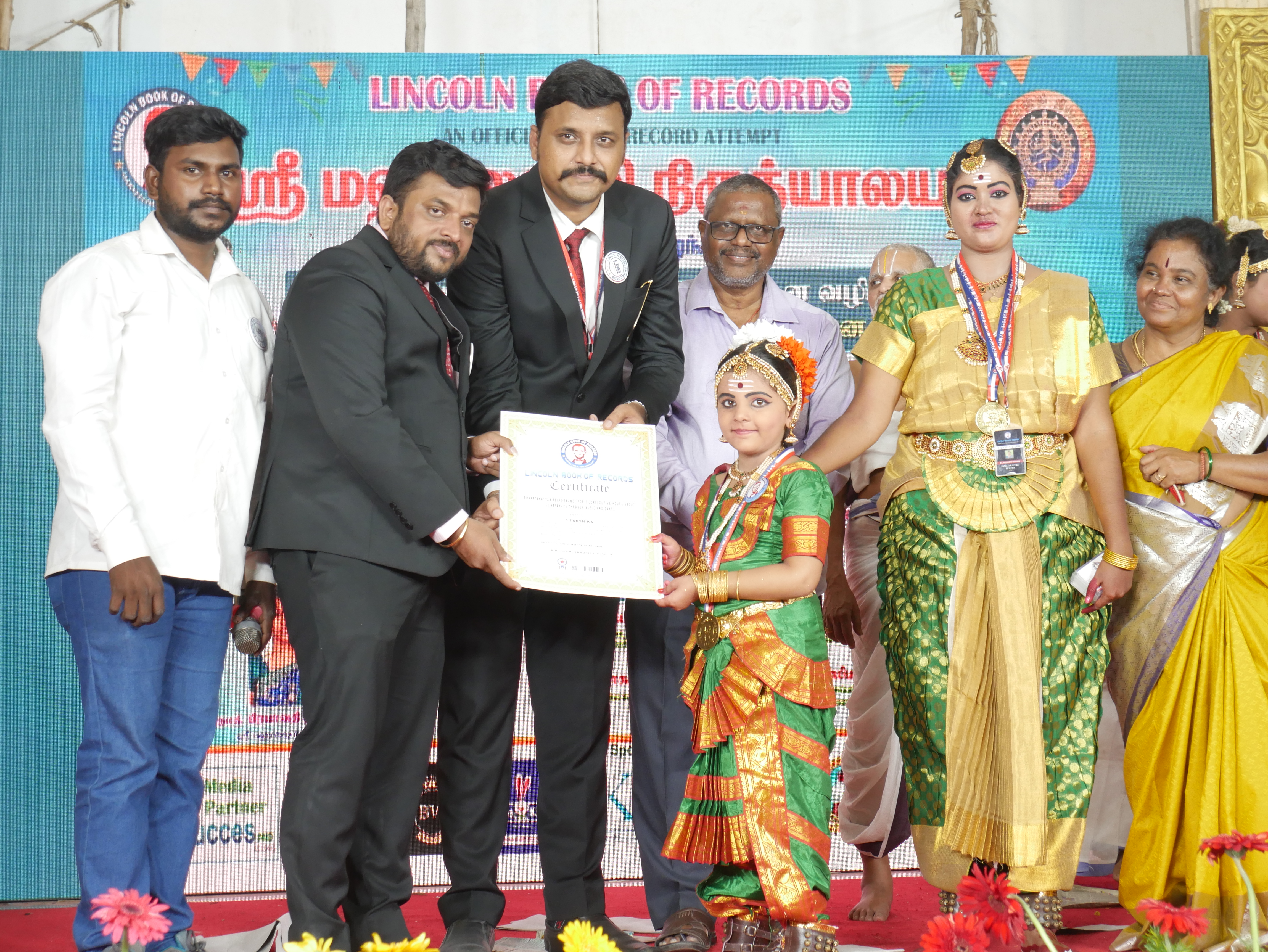 Bharatanatyam performance for 3 consecutive hours about  63 Nayanars through music and dance