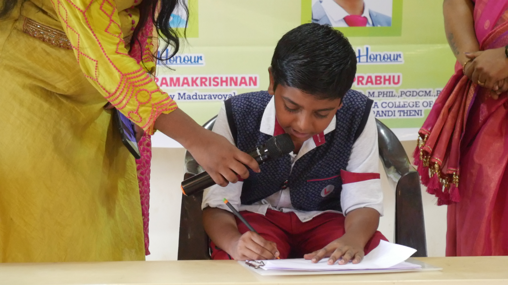 World's youngest child to trace spiral drawing of Thiruvalluvar  by reciting 1330 Thirukural simultaneously in least time.