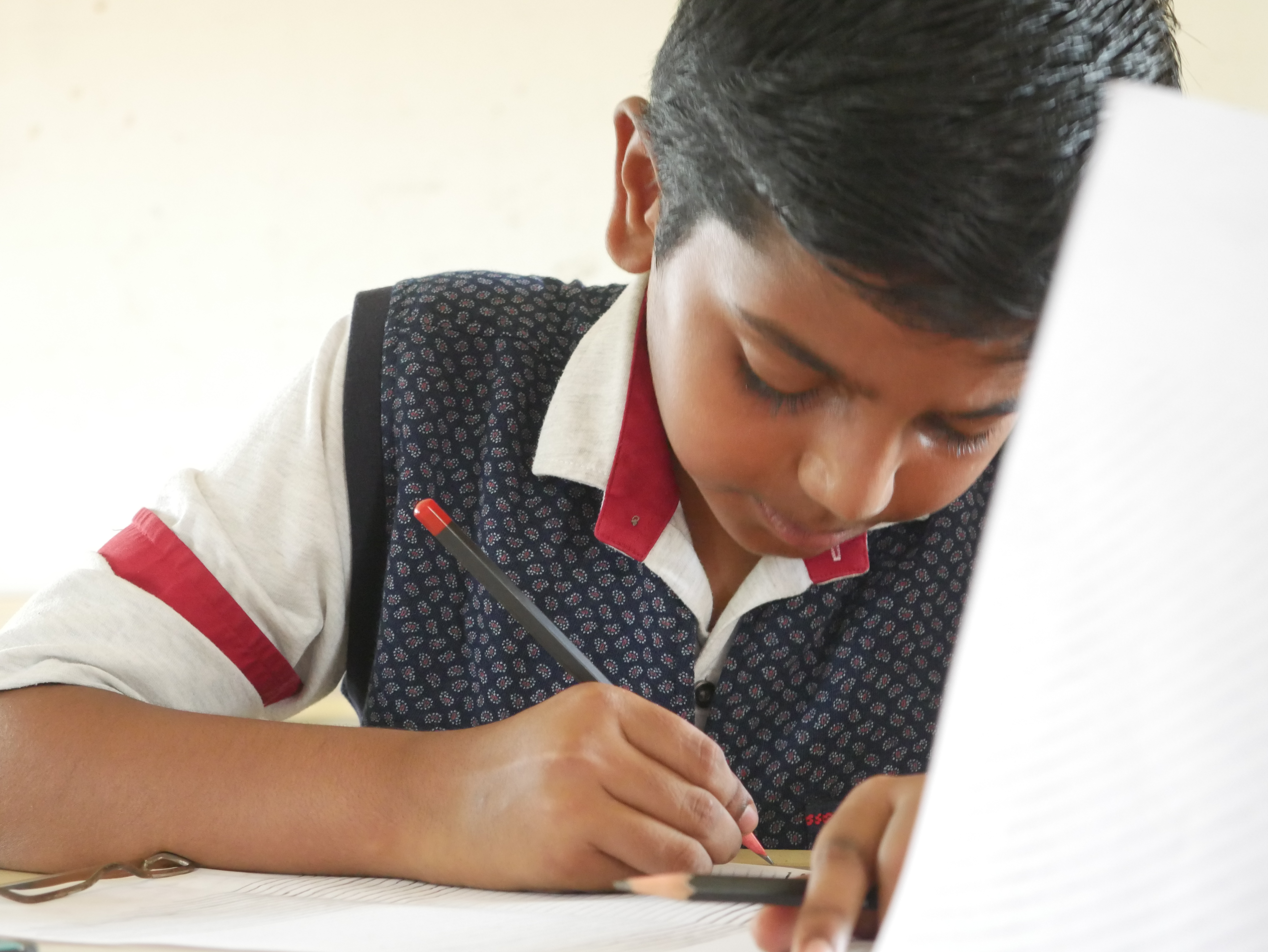 World's youngest child to trace spiral drawing of Thiruvalluvar  by reciting 1330 Thirukural simultaneously in least time.