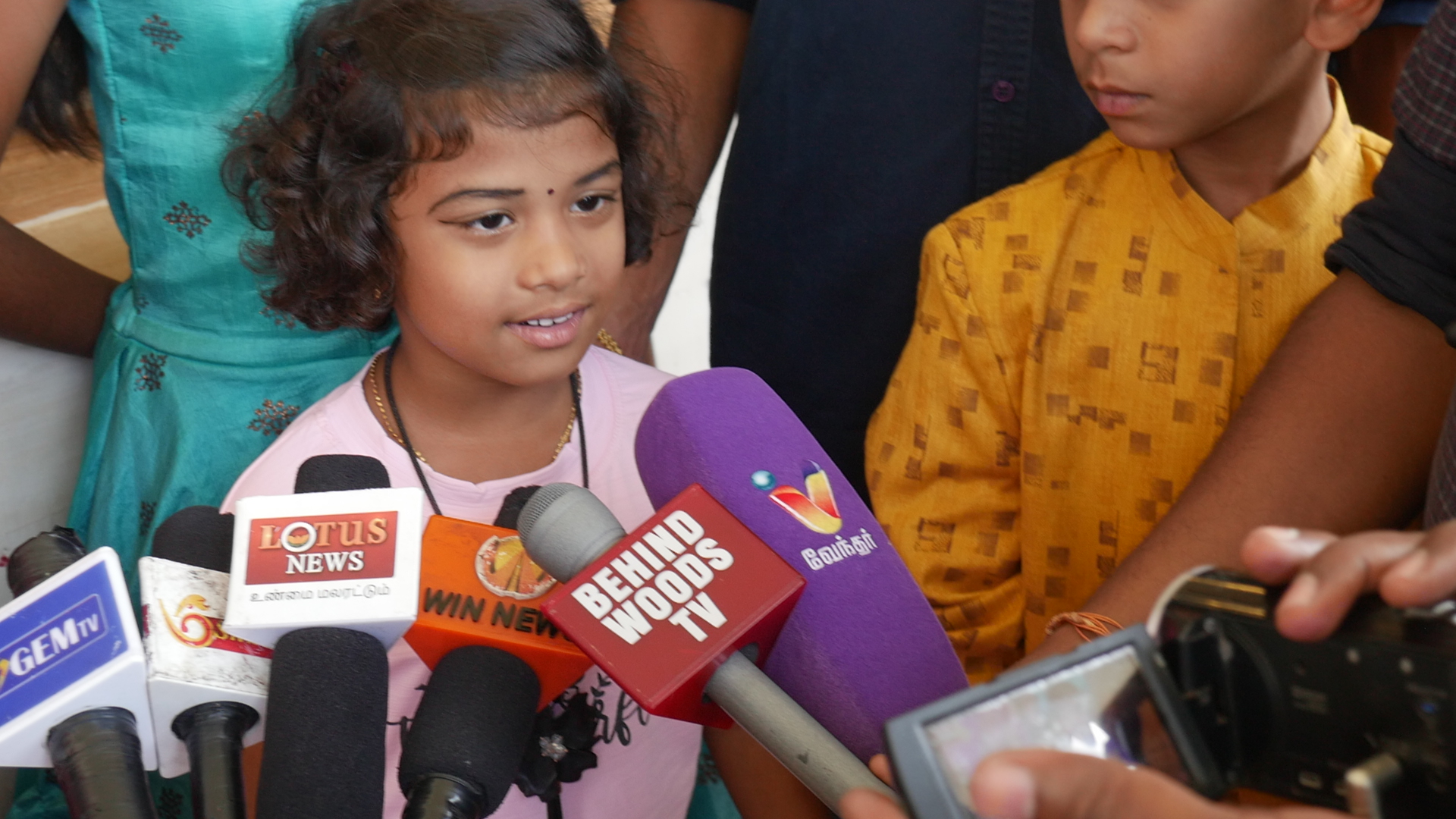 World's youngest child to solve larger number of Pyramid Rubik's Cube  by reciting multiple Tamil articles  simultaneously in 06 minutes.