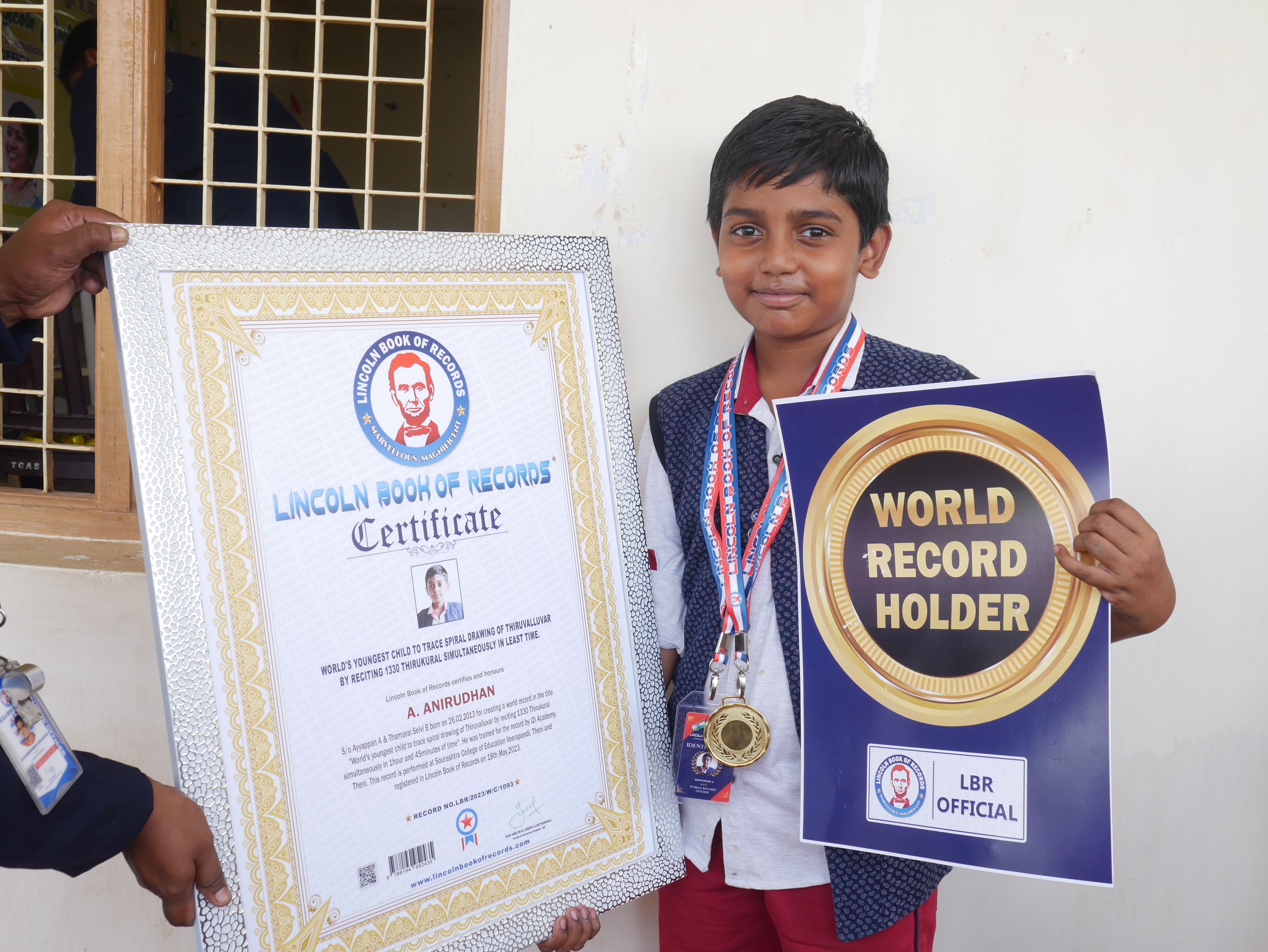 World's youngest child to trace spiral drawing of Thiruvalluvar  by reciting 1330 Thirukural simultaneously in least time.