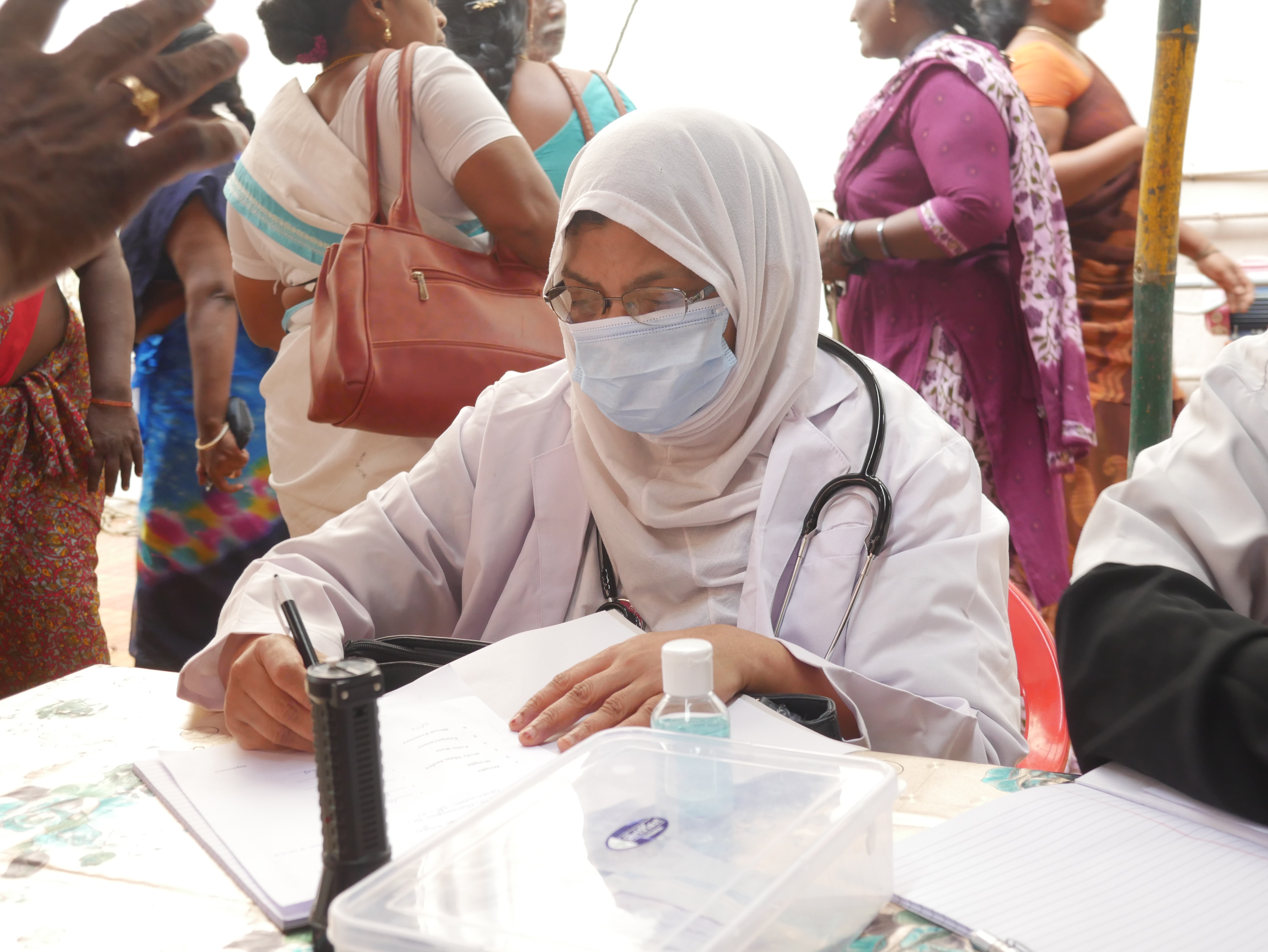 World Record by performing 100 medical  tests on 100 women in 100 minutes