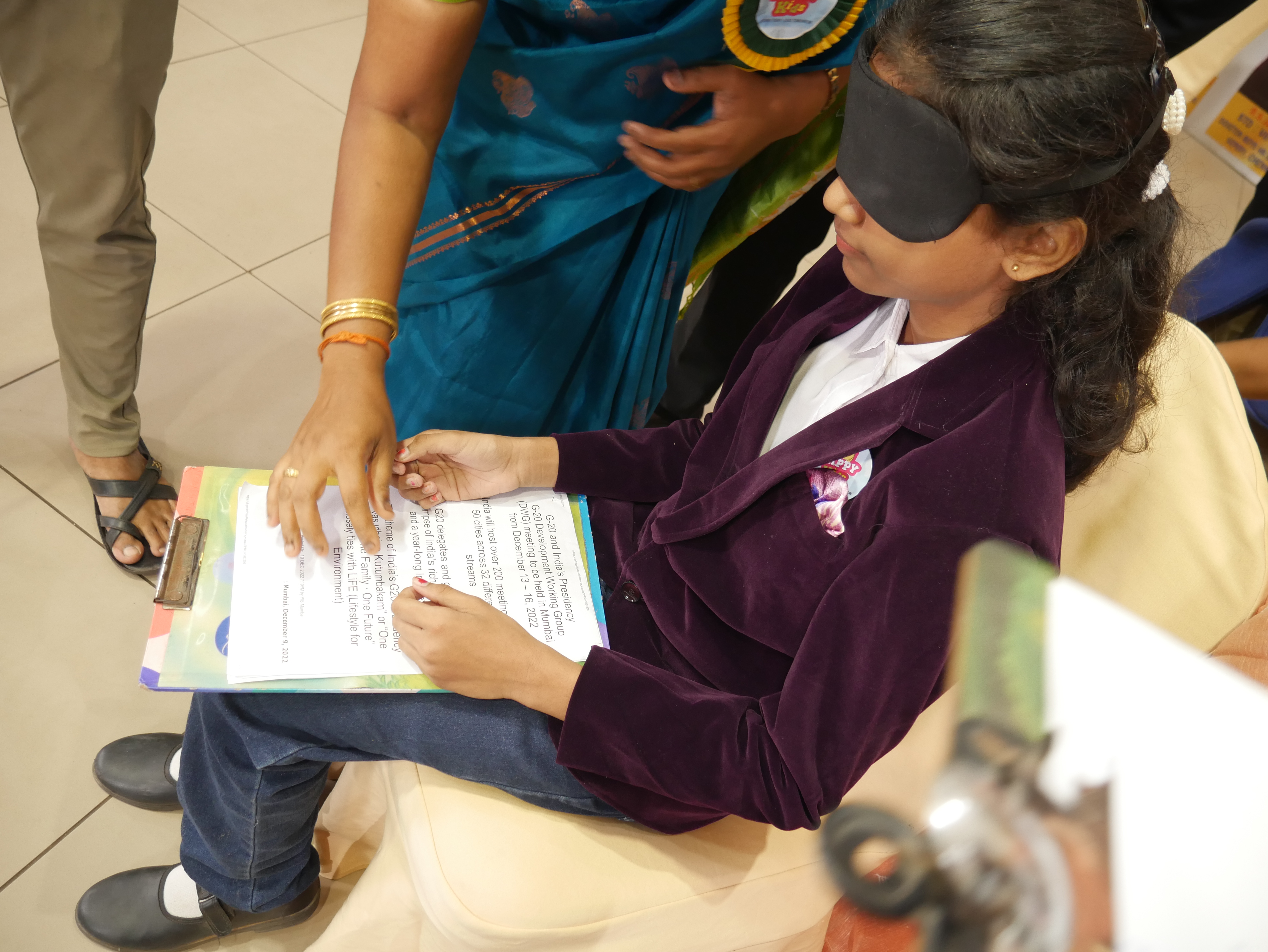 "World record by Reading upside down about OUR COUNTRY OUR PRIDE by  blindfoldedusing Mid Brain Activation Technique for 3 minutes continuously "