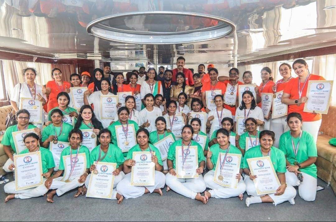 FIRST TIME IN THE WORLD, 100 TAMIL WOMEN JOINED TOGETHER  TO FORMAT  THE INDIAN NATIONAL FLAG AND YACHT PARADE